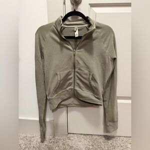 Skims Large Olive Outdoor Cropped Zip Up Jacket. 💚⚡️